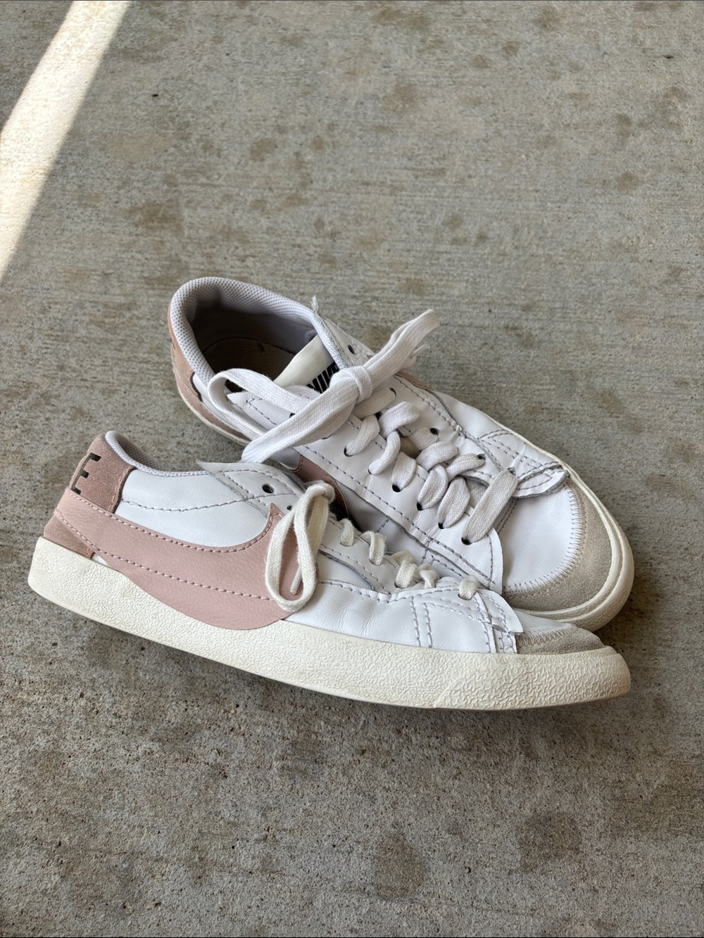 Nike Blazer White Low-Top ‘77 Jumbo Sneakers in White/Rose Whisper/Pink Oxford - Picture 2 of 14